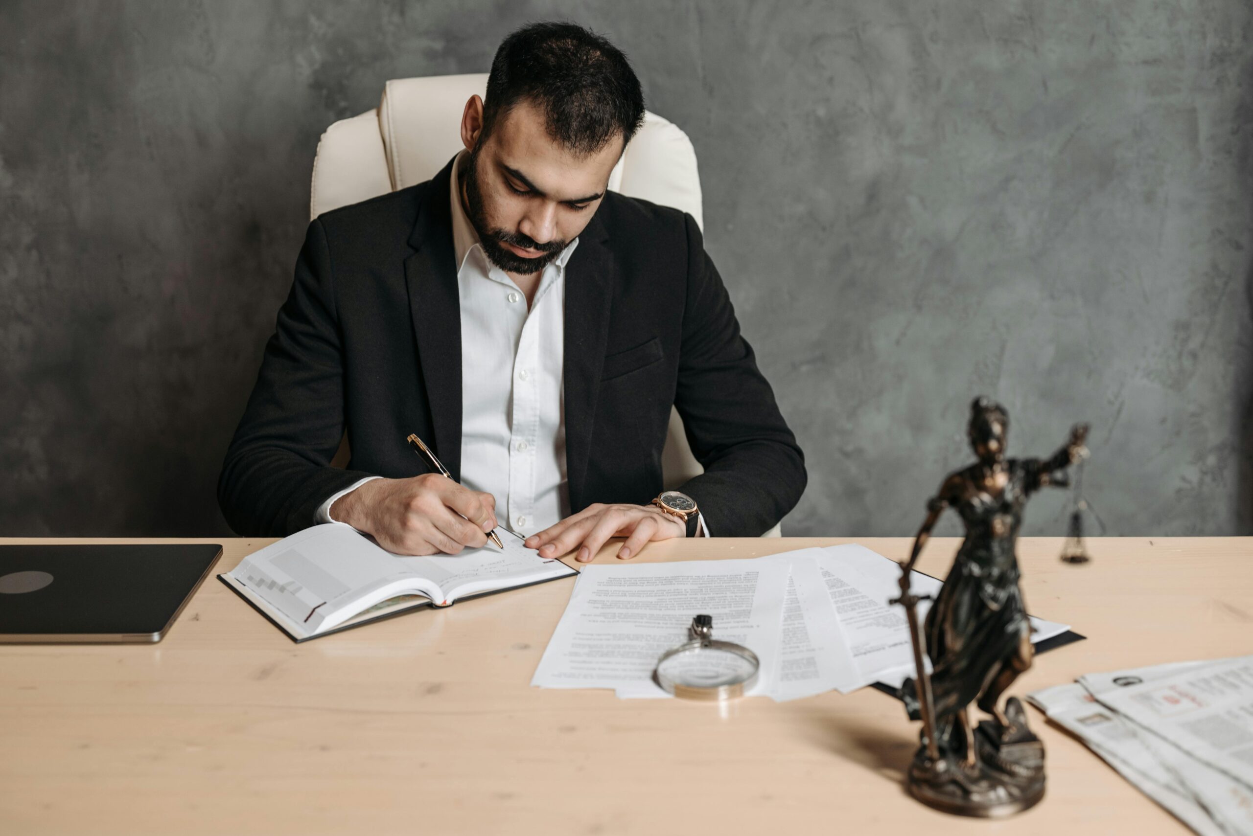 Big Law Reddit: Uncover Secrets to Thriving in Legal Careers