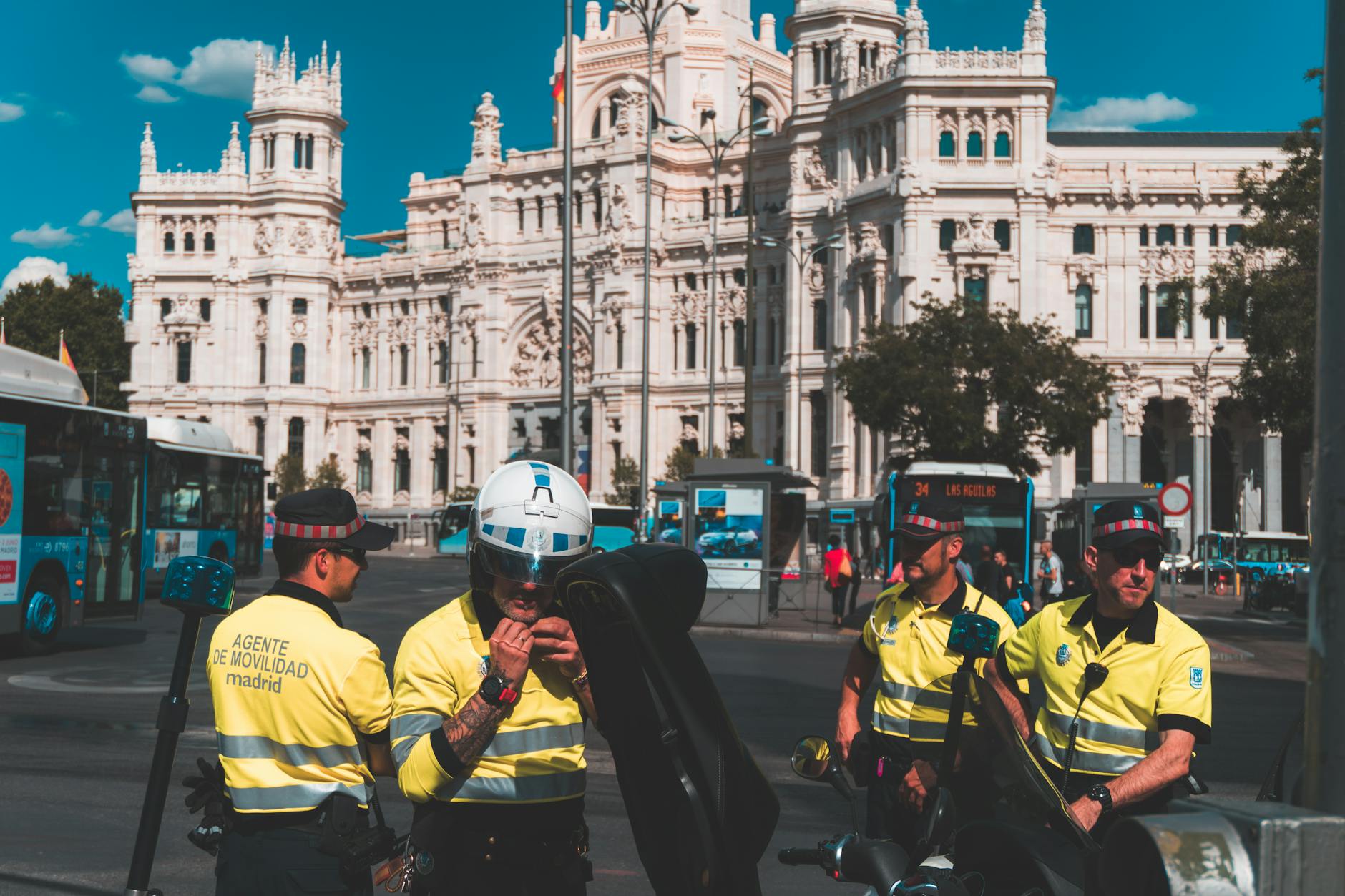 Understanding 5 Key Tactics of Police De-Escalation